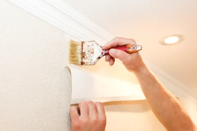 Pose de papier peint à Vendres — revêtements muraux et toiles de verre